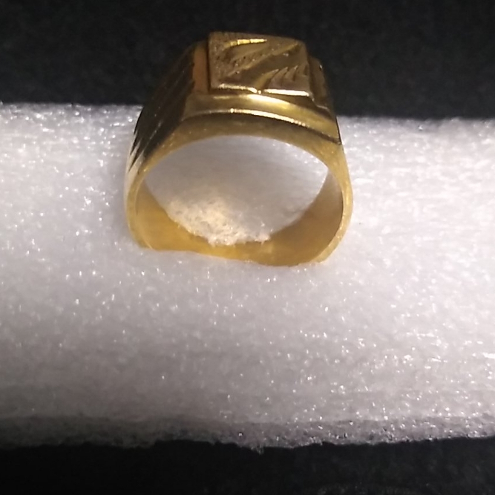 Mens 18k ring. Size as US nickel coin. - Picture 2 of 8